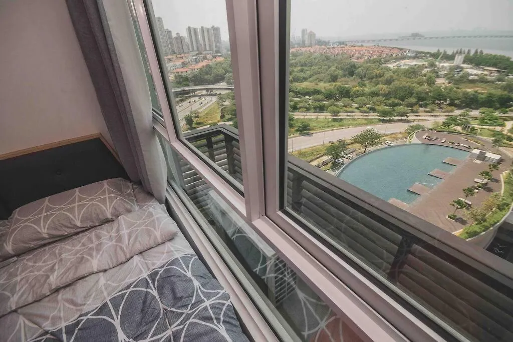 Lejlighed 3 Bedroom Condo With Pool Near Queensbay Mall Bayan Lepas
