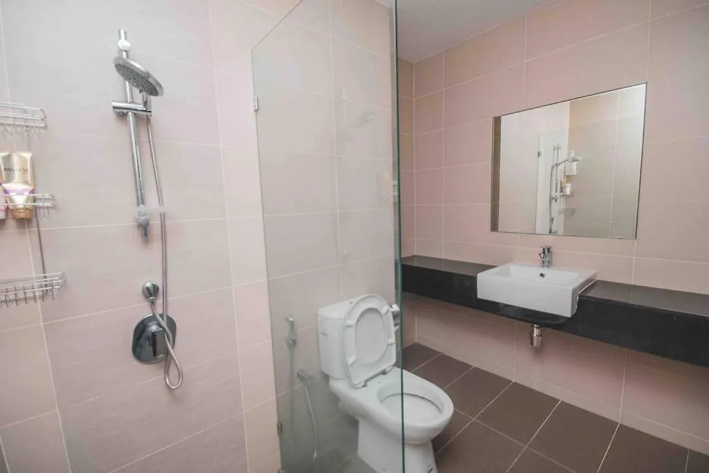 Lejlighed 3 Bedroom Condo With Pool Near Queensbay Mall Bayan Lepas Malaysia